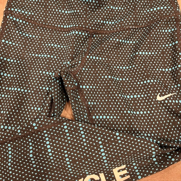 Nike Soulcycle Cropped Leggings - Picture 3 of 7